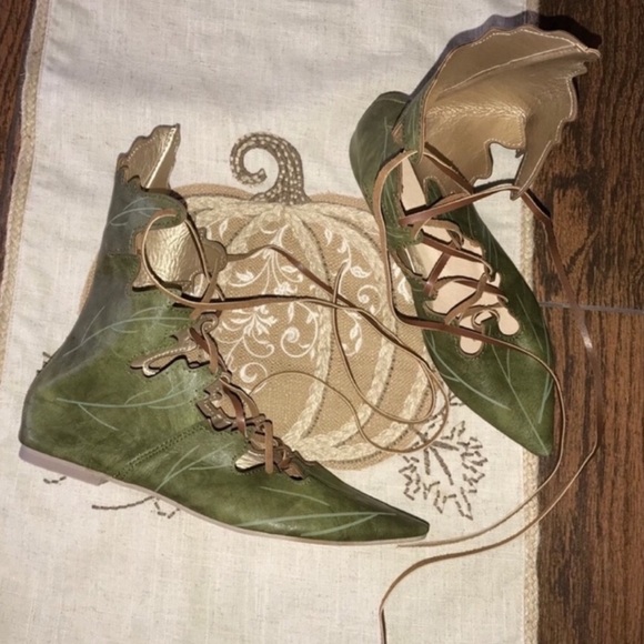 Green Elven Leaf Boots - Picture 4 of 8